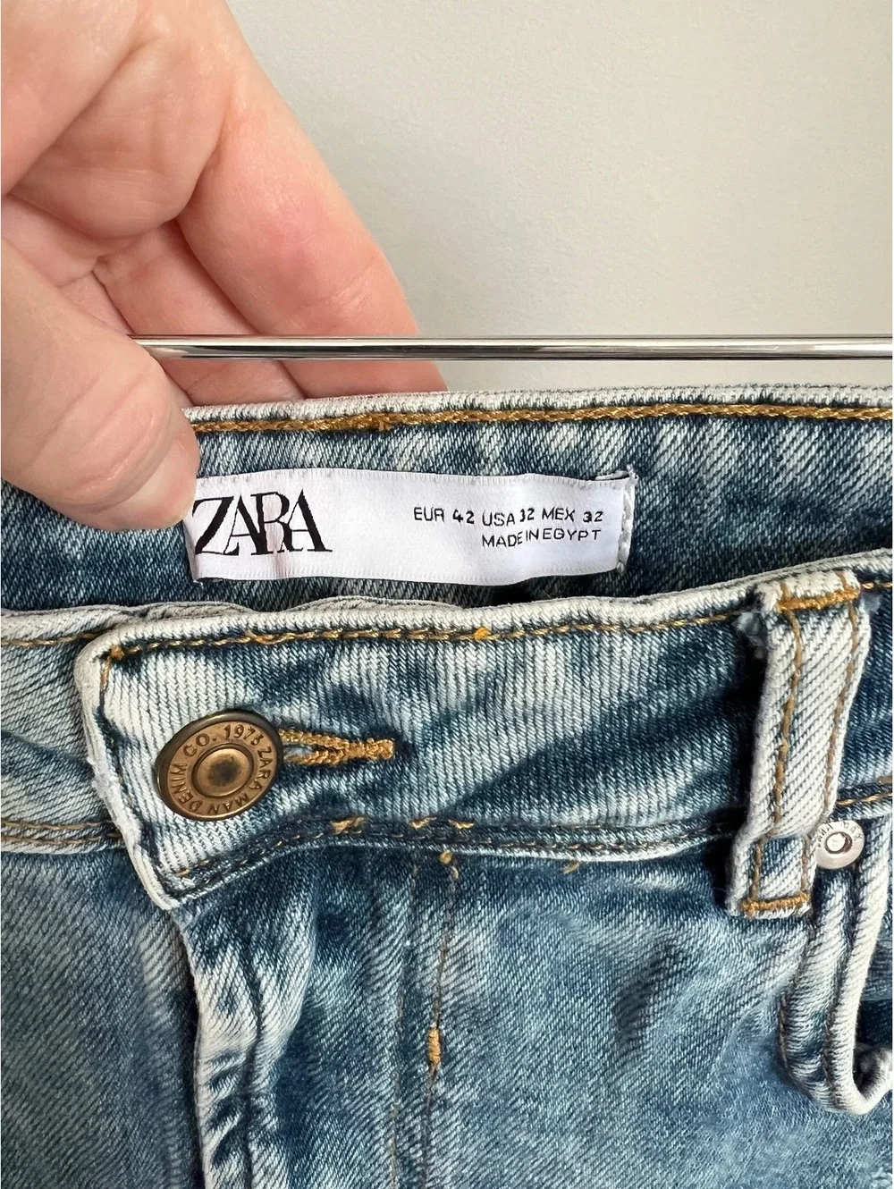 Zara Men’s Distressed Paint Splatter Jeans Size 32 Light Wash Slim Straight